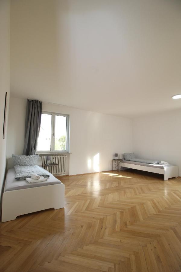Apartmenthaus Kitzingen - Grosszuegige Wohnungen Fuer Je 6 Personen Mit Balkon Eksteriør bilde